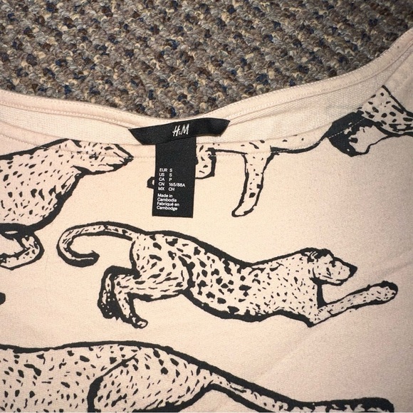 H&M Cheetah shirt - Picture 2 of 3